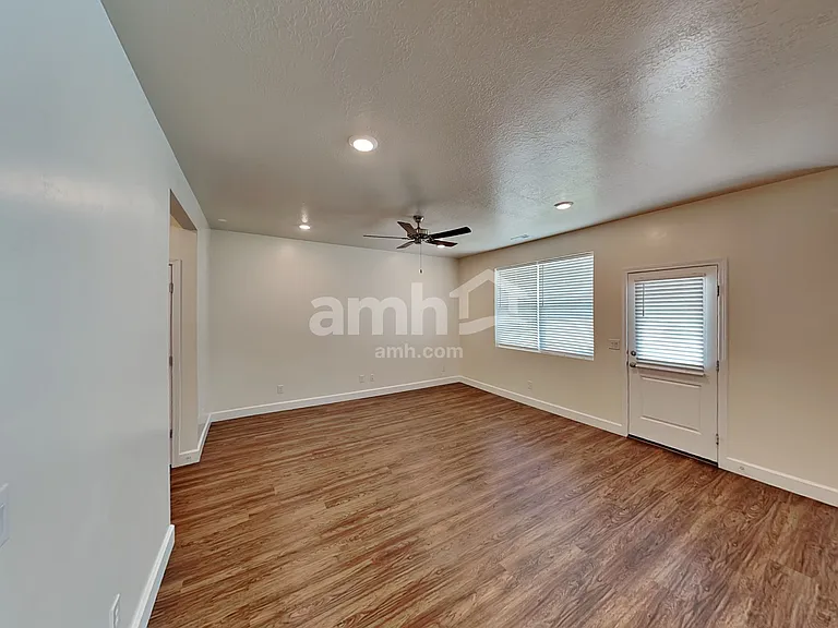 1176 N Wagon Way — Photo 7