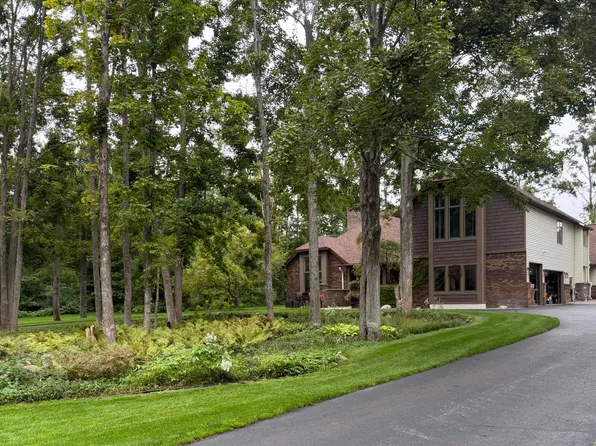 657 Crestwood Dr, Gaylord, MI 49735