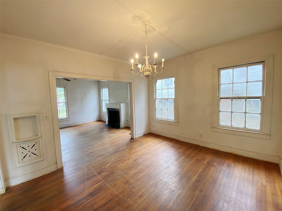 13th image of 107 E Herndon St