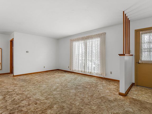 5th image of 708 S East St