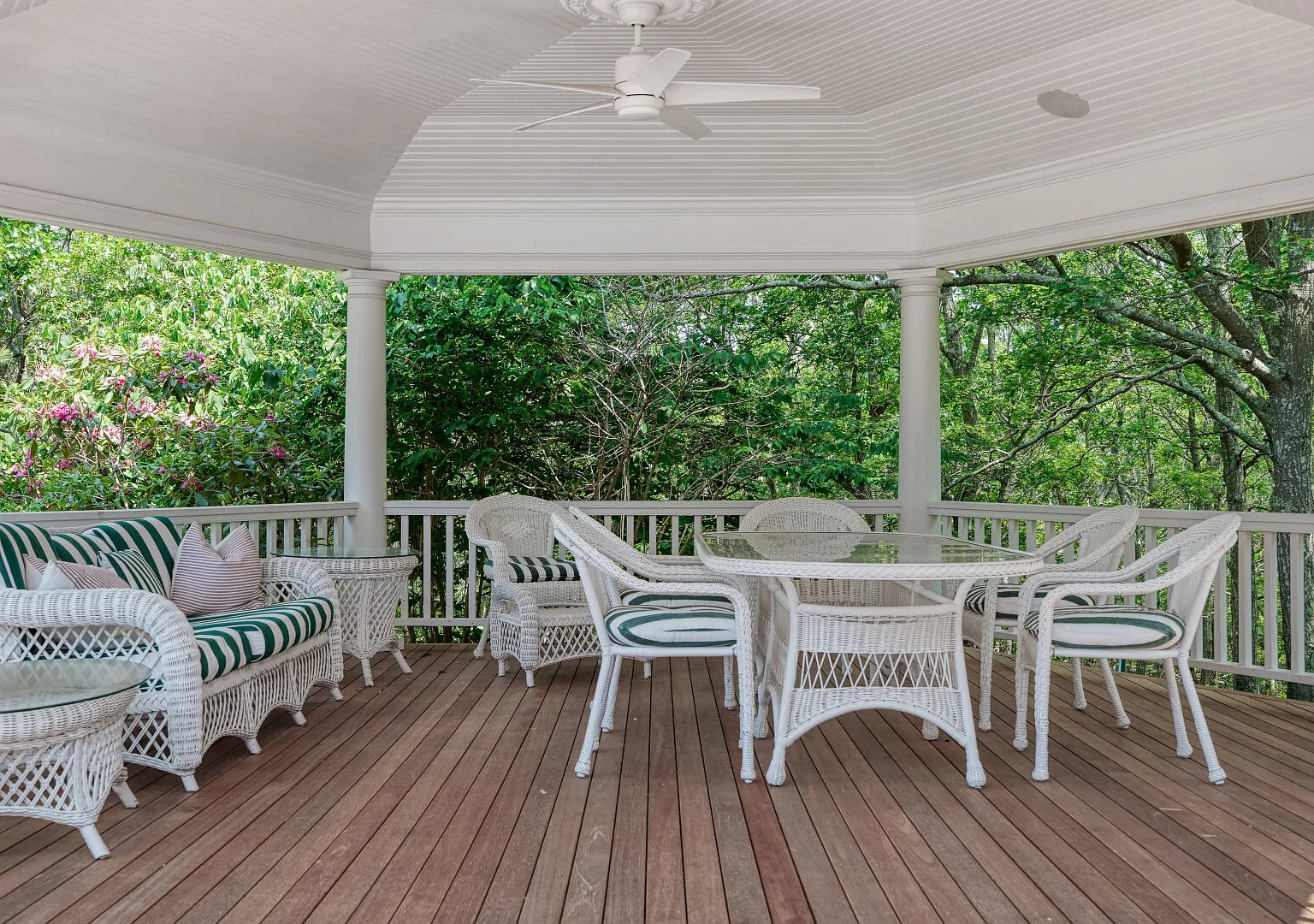 Sunset Bay view, Balcony, Pool, Private Gate — Photo 3