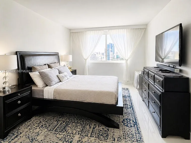 300 Bayview Dr #Penthouse 11 — Photo 8