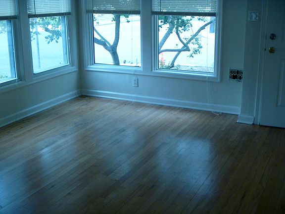 LIV. RM FACING SOUTH