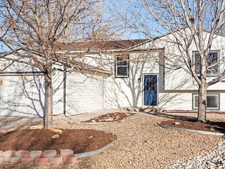 922 Park View St — Photo 1