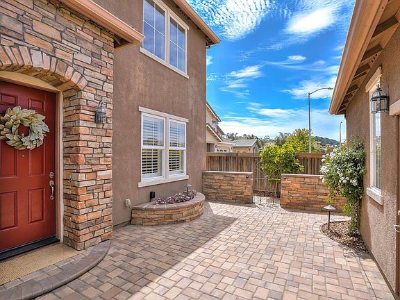 2nd image of 1160 Pueblo Ct