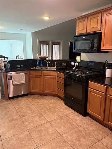 700 Lakeview Ln — Photo 12