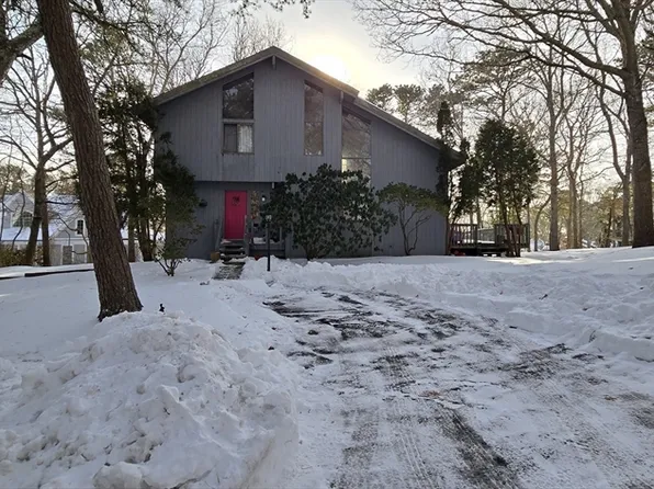 51 Fairway Ln, Mashpee, MA 02649