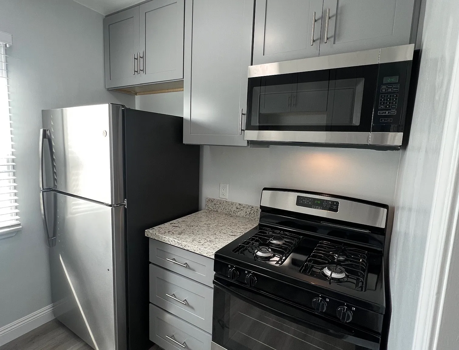 Studio, 375 sqft, $1,750 — Photo 4