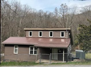 1856 Maple Fork Rd, Mount Hope, WV 25880