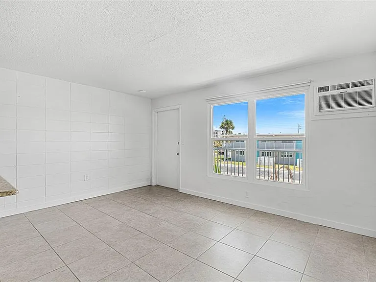 420 Tyler Ave #4-3 — Photo 6
