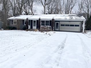 20 Bright Oaks Dr, Rochester, NY 14624