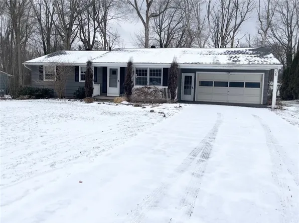 20 Bright Oaks Dr, Rochester, NY 14624