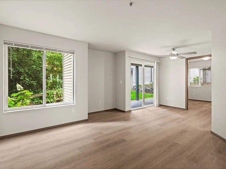 1 Bed 1 Bath with Den - 825 Sq Ft 1 Bed 1 Bath with Den - 825 Sq Ft