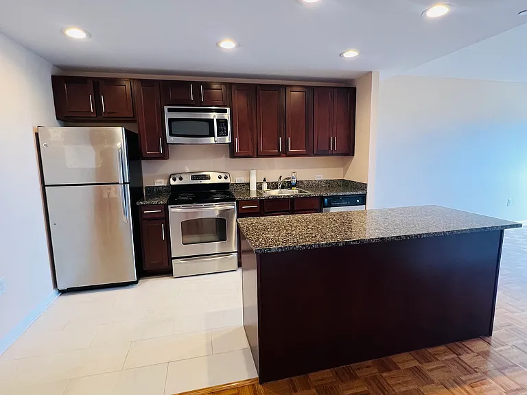 110 Somerset St #2103 — Photo 8