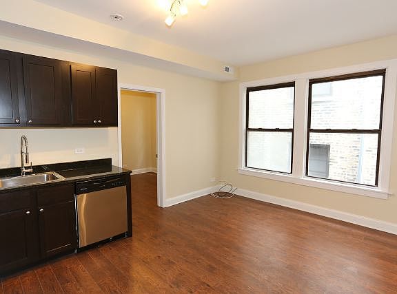 5th image of 4354 N Ashland Ave APT 205