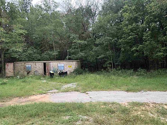 4th image of 4461 County Street 2850