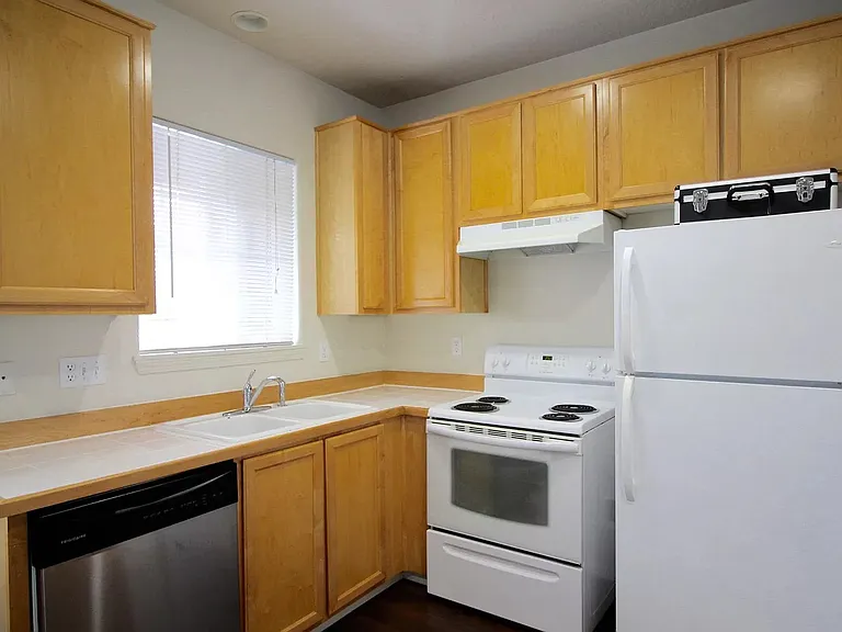 8654 NE Hyde Park Ln — Photo 4