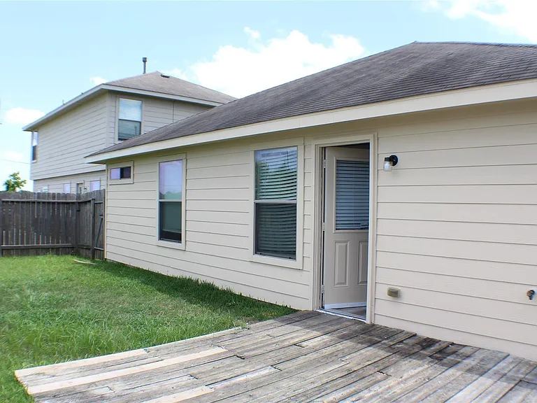 20306 Silent Vale Ln — Photo 10
