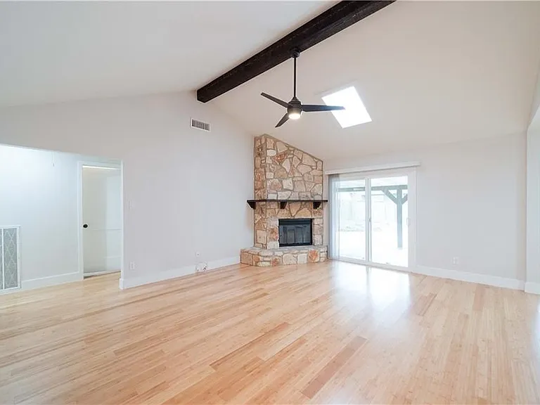 2515 Berkett Dr — Photo 11