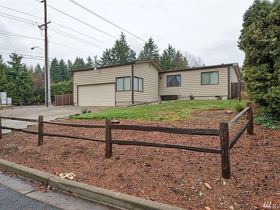 2nd image of 3905 21st Street Pl SE