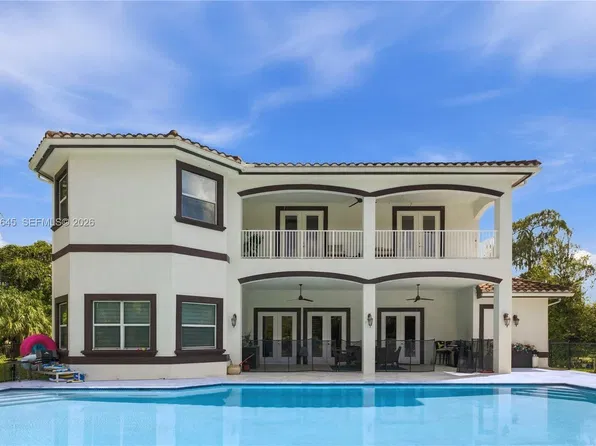 541 17th St SW, Naples, FL 34117