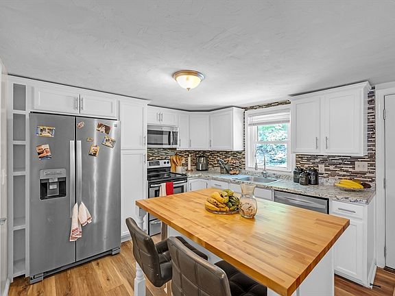 4th image of 16 Highland St