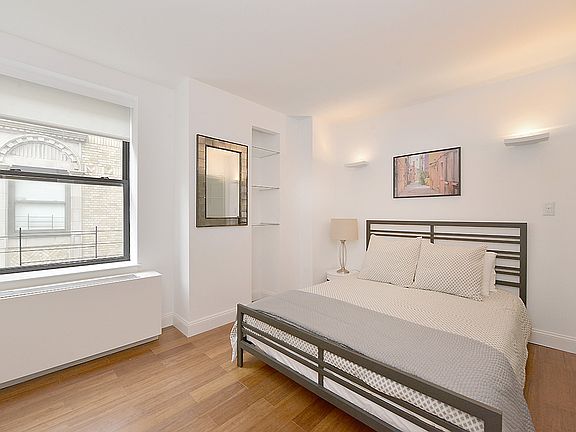 5th image of 150 W 51st St APT 2011