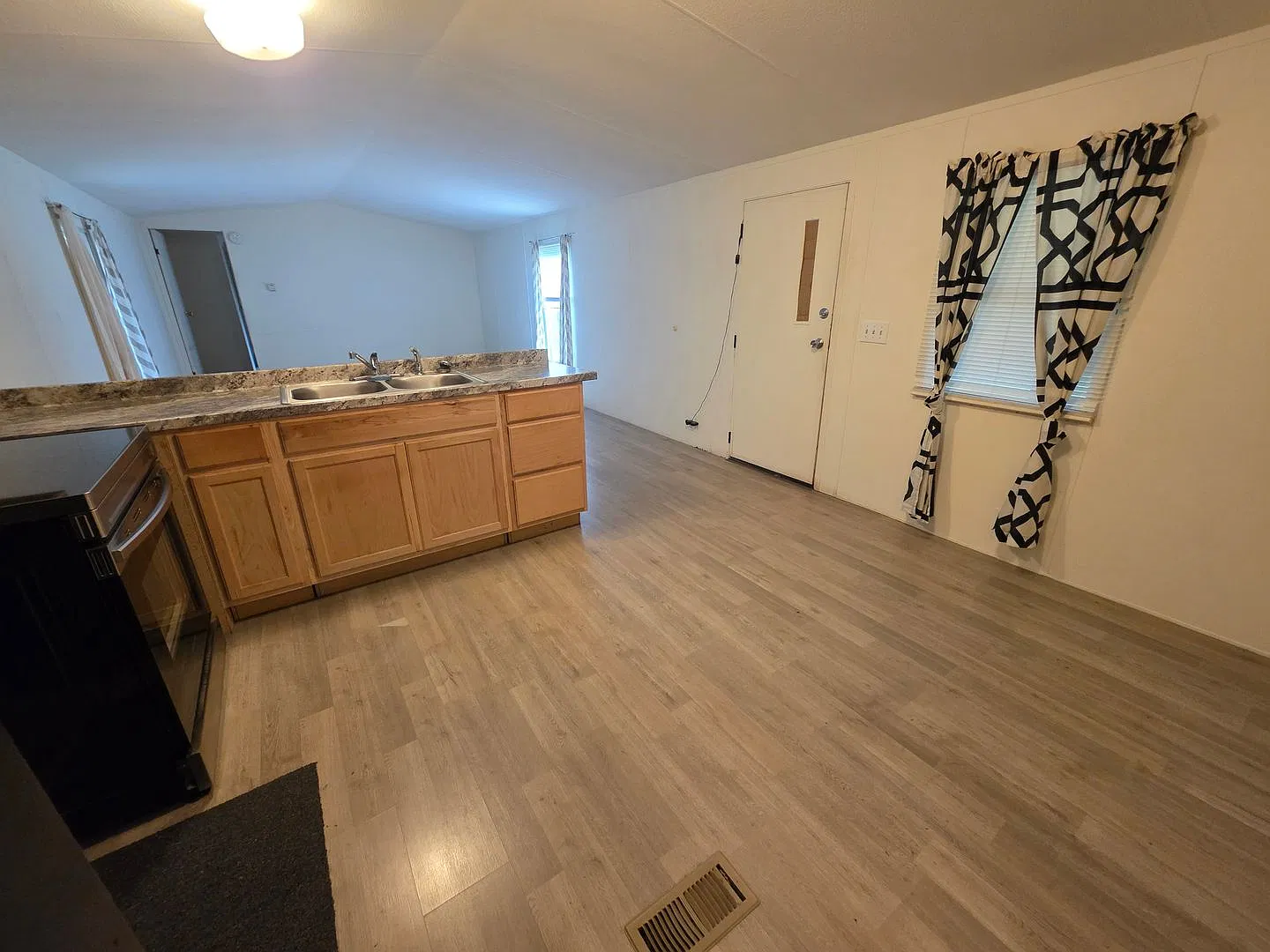 Private 2-bedroom Manufactured Home Saugerties, NY — Photo 1