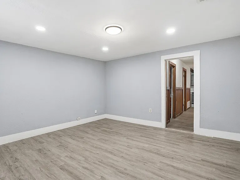 1412 Chase Ave — Photo 11