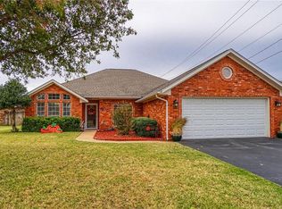 2804 N Towne Dr, Altus, OK 73521