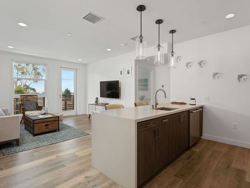 1st image of 1122 Pico Blvd #306