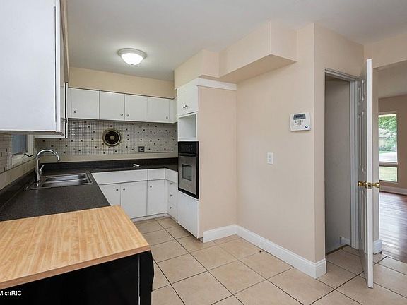 5th image of 281 Kublick Dr