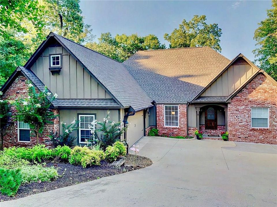 1st image of 8 Holt Ln