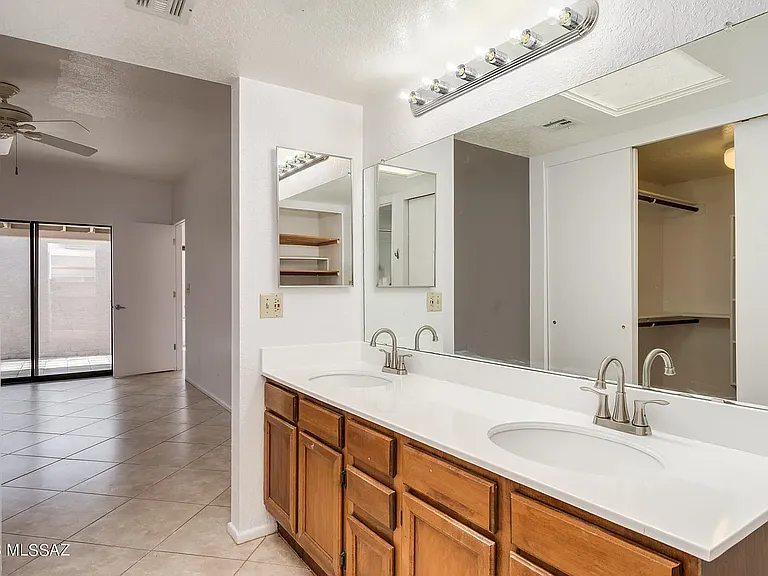 4461 E Bullrush Ln — Photo 8