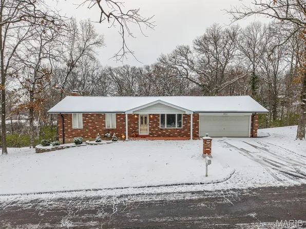 5012 Courtside Dr, Imperial, MO 63052