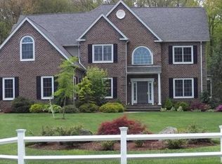 9 Gold Star Dr, Cumberland, RI 02864