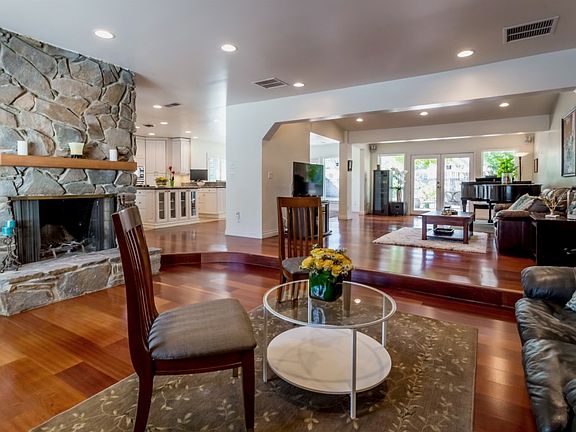 5th image of 9701 Sombra Valley Dr