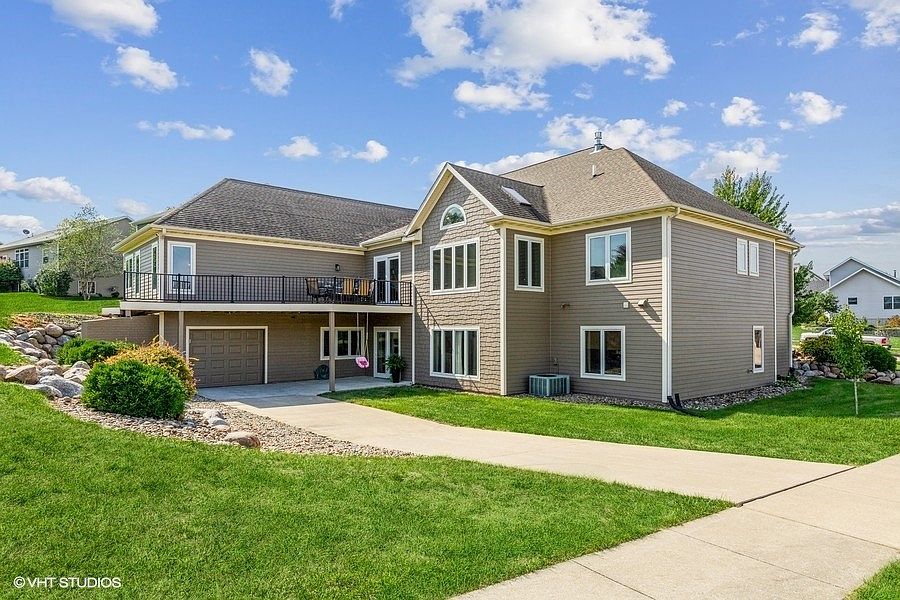 1612 W 4th St, Pella, IA 50219 Zillow