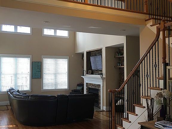 2-Story Entrance