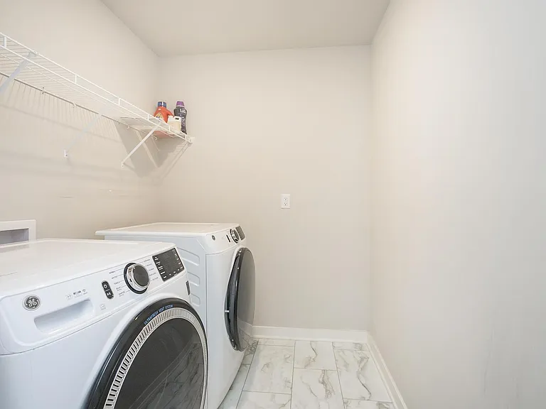 517 Swanholme Dr — Photo 36