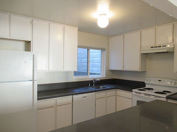 5th image of 2025 Broderick St APT 3