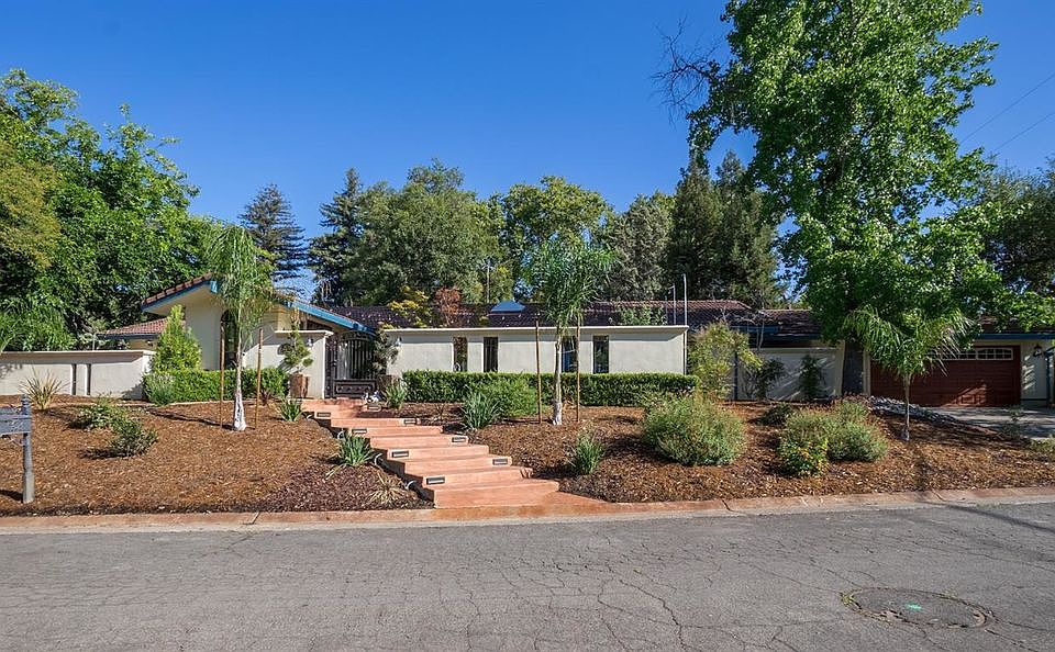 1st image of 8371 Pendola Dr