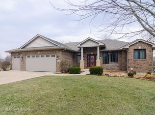 780 Schomer Rd, Aurora, IL 60505