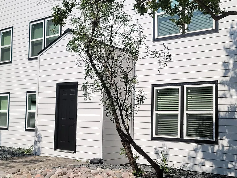 503 W Kings Hwy — Photo 3