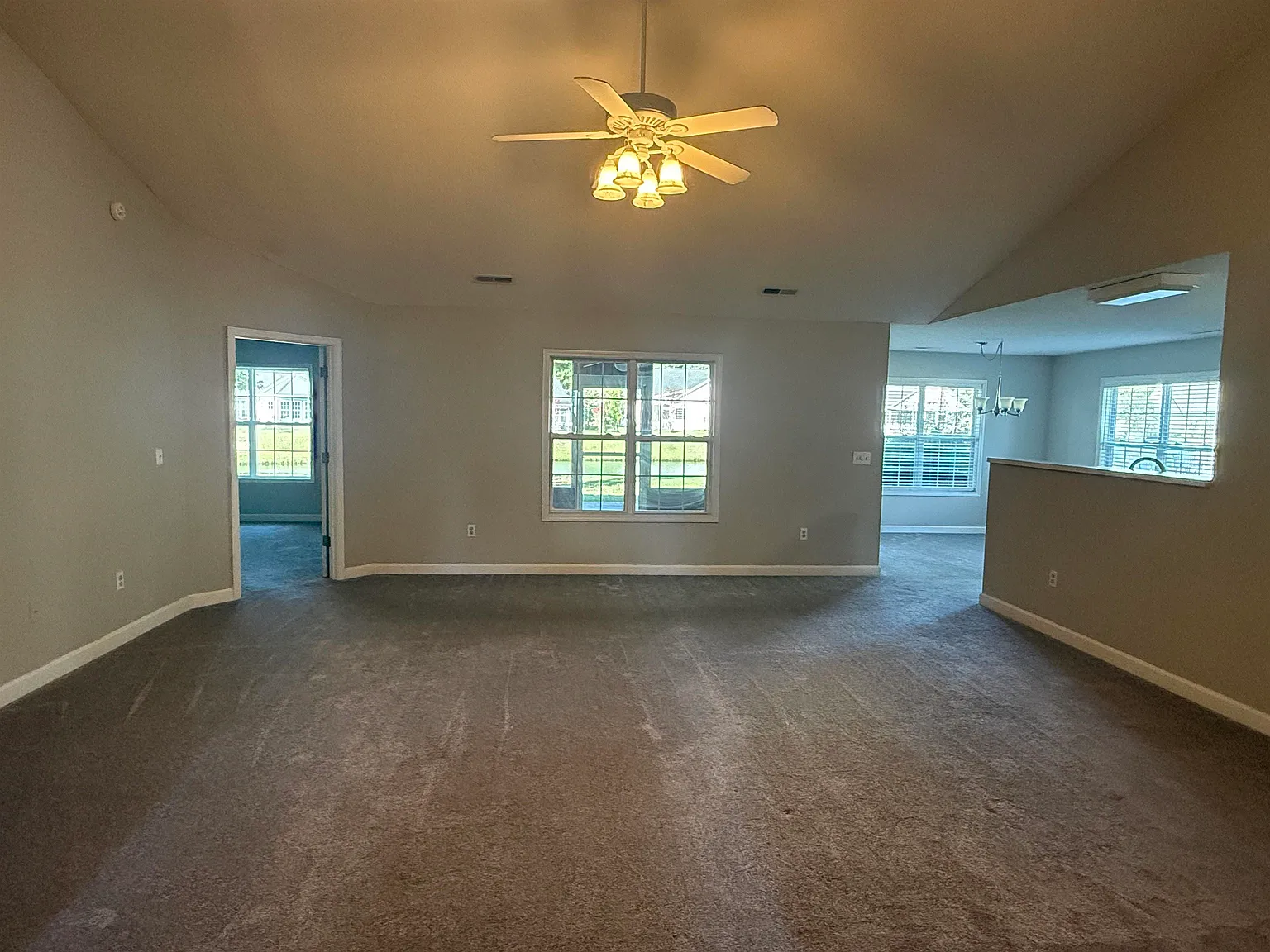 3 bed, 2.0 bath, 1735 sqft, $1,900 — Photo 3