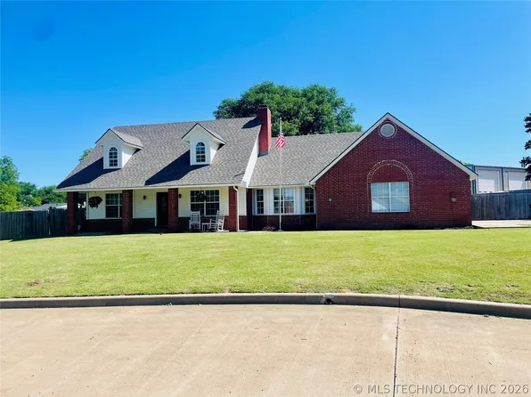 320 Heritage Ct, Fort Gibson, OK 74434