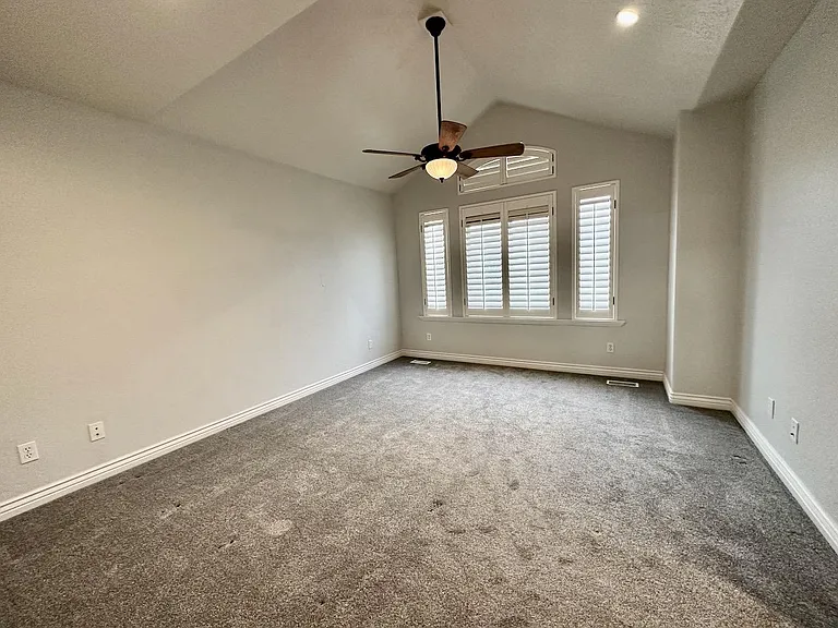 927 E Montana Vista Ln — Photo 16