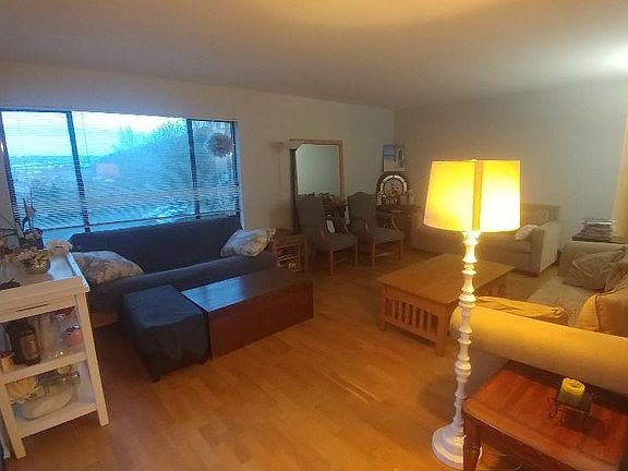 4th image of 2562 Thorndyke Ave W
