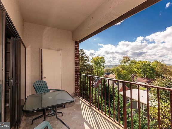 5th image of 122 Roberts Ln APT 401