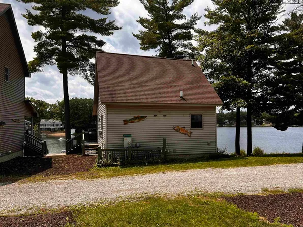 1412 Hillcrest Ave, Harrison, MI 48625